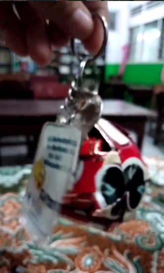 Gantungan kunci kerajinan daur ulang